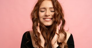 Выпадают волосы: что делать, чтобы остановить выпадение и восстановить густоту