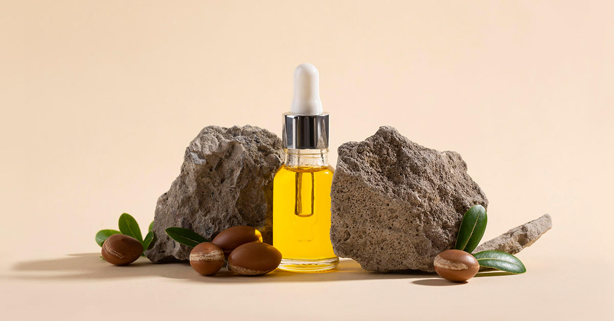 Олія жожоба: користь, властивості та застосування для обличчя, волосся і шкіри